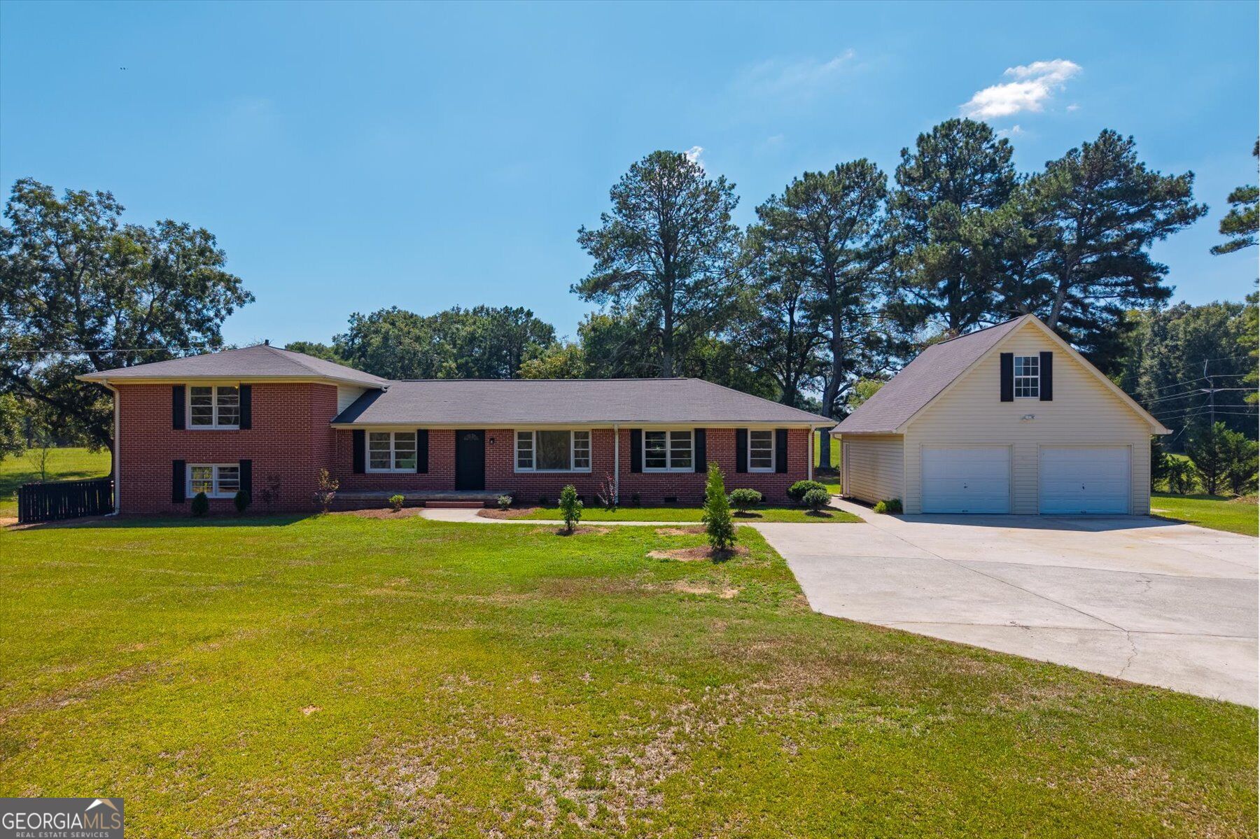 2631 Whitney Road, Monroe, GA — 4-sided brick ranch with detached two-car garage on 1.2 acres